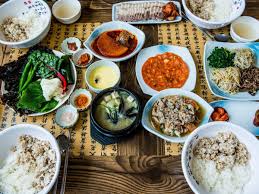18.11.2018 · these 40 dishes are essential to the korean heart, soul and digestive tract, including kimchi, bibimbap, sundae (a type of sausage) and mudfish soup. 6 Korean Delicacies For The Brave
