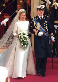 Princess Eugenie S Wedding Gown Stands Out Among The Best Royal Wedding Gowns In History Konigliche Hochzeitskleider Kleid Hochzeit Royale Hochzeiten