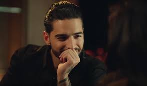 verso 1 apenas sale el sol y tú te vas corriendo sé que pensarás que esto me está doliendo yo no. Maluma Enamora Con Su Nuevo Look En Redes Sociales