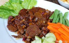 Goreng dalam minyak panas hingga matang dan berwarna kecoklatan. Resep Bistik Daging Kambing Yang Pasti Enak