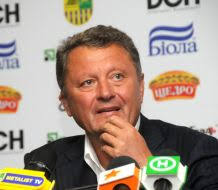 Photo Freda Tyson hits the ball