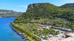 Italien ist seit jahren eines der beliebtesten urlaubsziele europas. From Liguria To Tuscany And Sicily 17 Insider Tips For Campsites In Italy Camping Info Magazin