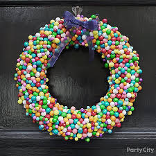 Start with a base made of straw, wire, foam or grapevines, and decorate the base with. 13 Fun Unique Diy Christmas Wreath Ideas Party City