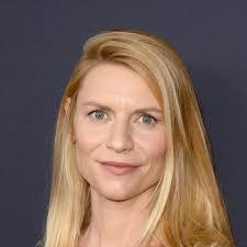 Kelly Riker's Instagram, Twitter & Facebook