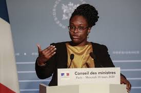 Ses Propos Lui Appartiennent Sibeth Ndiaye Marque Ses Distances Avec L Idee De Guerre Des Races Avancee Par En 2020 Porte Parole Agriculture Francaise Elysee
