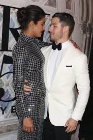 The band jonas brothers physical stats & more: Priyanka Chopra And Nick Jonas Heightblinddating