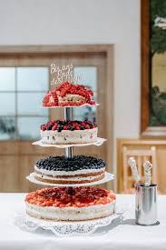 Hochzeitstorte Mit Johannisbeeren Himbeeren Erdbeeren Bromberen Und Heidelbeeren Cake To Hochzeitstorte Schlicht Hochzeitstorte Herbstliche Hochzeitstorte