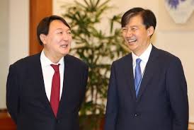 그런 요한이 아카데미 수석 입학생이 되는 건 너무나 당연했다. ì¡°êµ­ êµ¬ë°€ë³µê²€ ìœ¤ì„ì—´ì´ ë¬´ìš•ì˜ ê²€ì°°ì´ìž¥ ì›ƒìŒë§Œ ë„¤ì´íŠ¸ ë‰´ìŠ¤