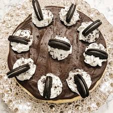 Oreo Cheesecake Topped With Chocolate Ganache Dollops Of Whipped Cream And Oreo Quick And Easy Recipes Oreo Recipes Oreo Cheesecake Chocolate