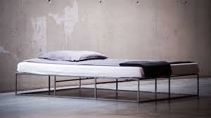 Aber auch passende beimöbel wie nachttische und kommoden aus metall sind mittlerweile erhältlich. Design Berlin Stahlbett Steel Bed Metal Bed Industrial Design Minimalisim Minimalist Industriedesign Mobelideen Haus Deko Mobeldesign