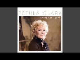 Petula Clark La Nuit N En Finit Plus Lyrics While You See A Chance Youtube