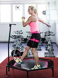 Ein hammer jumping fitness trampolin ist das perfekte trainingsgerät für zu hause, benötigt wenig platz und schafft über den spaßfaktor eine besonders hohe und lang anhaltende meist fällt es schwer, die richtige trainingsmethode zu finden, um langfristig überschüssiges gewicht loszuwerden. Vom Schuh Bis Zum Preis Alle Fakts Uber Jumping Fitness Stylight
