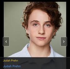 This is one of my favorite episodes when Albert is the Werewolf and Carrie  ruins it 🤣🤣🤣