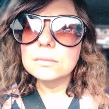 Modelo mostra o cu, ao vivo, na RedeTV! e choca os telespectadores Assista: