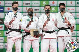 Jun 09, 2021 · depois do combate decisivo com o uzbeque sharofiddin boltaboev, a emoção tomou conta do judoca nos bastidores, onde foi cumprimentado pela treinadora ana hormigo, também jorge fonseca e telma. Portugues E Bicampeao Mundial De Judo E Repete Dancinha Judo Ge