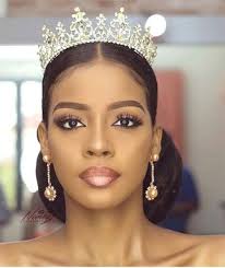 Frisuren 2020 Hochzeitsfrisuren Nageldesign 2020 Kurze Frisuren Wedding Hairstyles With Crown Amazing Wedding Makeup Black Wedding Hairstyles