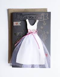 Das material hat eine satinstruktur und ist perfekt für die kombination mit einem hochwertigen brautkleid. Karte Hochzeitskleid Karte Brautkleid Zur Hochzeit Kreideschrift Good Old Friends Produkte Good Old Friends Online Shop Pigmento Kunst Design