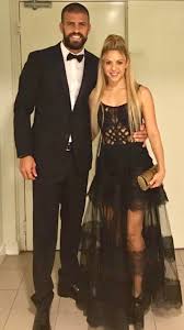 La estrella colombiana apenas si se habla con la esposa de lío messi: Messi Fangirl Sashapique Shakira And Gerard Pique During Lionel