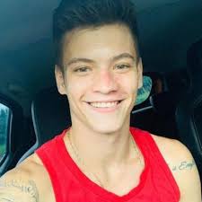 Parte traseira do veículo passou por cima da cabine e condutor ficou preso às ferragens. Jovem E Assassinado A Tiros Durante Discussao Por Ciumes E Companheiro Confessa Crime Tocantins G1