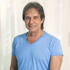 O show de roberto carlos de 2020 seguirá a premissa de anos anteriores, com diversos entretenimentos a bordo do navio, como shows de humor, aulas de dança de salão, missa e palestras. Tourdaten Konzertkarten Live Ubertragungen Von Roberto Carlos