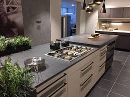 kleur nero zimbabwe letano praktische en stijlvolle oplossing voor lange keuken lange keuken keuken keukens