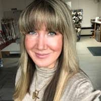 Elle Dunn's Instagram, Twitter & Facebook