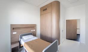 Mais tous les hôpitaux psychiatriques ne sont pas les mêmes, leurs missions et leur fonctions. Hopital Psychiatrique Patrick Schweitzer Associes