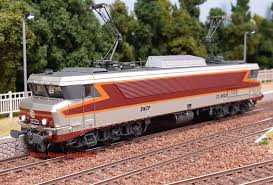 Grau/rot/orange, tee, schilder, beffara logo, südwesten. Loco Revue Mai 2021