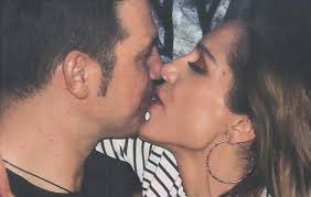 See full list on el.wikipedia.org Ntemhs Bandh To Love Story Poy Afhse Epoxh O Gamos Kai To Telos Makria Apo Ta Fwta