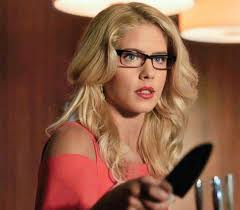 Pin By Philip On Emily Bett Rickards Emily Bett Rickards Oliver And Felicity Kiss Felicity Smoak
