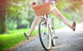 El 19 de abril es el día de la bicicleta.la fecha es debida a albert hofmann, también conocido como el padre del lsd.mientras realizaba un experimento, justamente el 19 de abril de 1943, se inoculó una sustancia, ácido lisérgico, para determinar sus efectos psicotrópicos, y volvió a su casa en bicicleta. Dia Mundial De La Bicicleta Es El 19 De Abril O El 3 De Junio