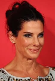 Sandra annette bullock is an american actress and producer. Sandra Bullock Fordert Die Offentlichkeit Auf Kinder Nicht Mehr Als Adoptiert Zu Bezeichnen Lasst Uns Einfach Unsere Kinder Sagen