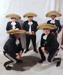 Dennise Sánchez y su Mariachi Mi Tierra