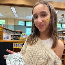 📚🎉 What a day at the library! We kicked things off with our Half-Day  Hangout, where teens got creative using dot tools to design stunning  mandalas and paintings. 🎨✨ Next up, our