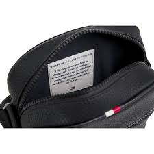 Du style classique preppy étasunien aux nombreux articles en jean proposés dans la collection. Ù‚ÙŠÙ„ÙˆÙ„Ø© Ø®ØµÙˆØµÙŠØ© ØªØ¹Ù„ÙŠÙ… Sac Banane Homme Tommy Hilfiger Zetaphi Org