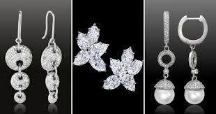 Cincin adalah salah satu perhiasan yang berukuran kecil dan hampir gak terlihat, namun bermakna besar dibandingkan jenis perhiasan lain, terutama pagi para pasangan. Anting Anting Klasik Dan Eksklusif Dengan Berlian Karnival Dan Kantung Cincin Dan Jalan Tulip Dan Kongo