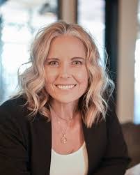 Peggy Kinsey's Instagram, Twitter & Facebook