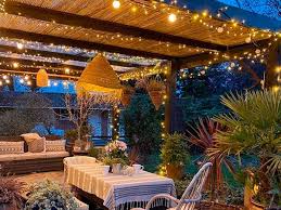 Papá Noel decorando