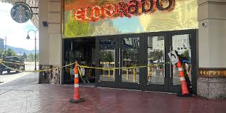Unfall in Reno: Auto erfasst Fußgänger und kollidiert mit Eldorado Casino - Imagen principal del artículo