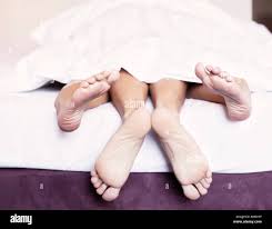 junges Paar im Bett, Mann, Frau, Sex, Fuß, Füße, Datail Stockfotografie -  Alamy