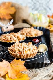 For the cake base separate the eggs. Apfel Karamell Tartelettes Erinnerungen An Island