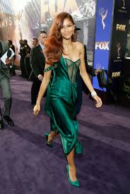 Sarah Goldberg In Vintage Ysl Emmy Awards 6 Zendaya Style Green Evening Gowns Zendaya
