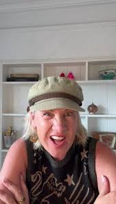 Lucinda Light is MC, Registered Marriage Celebrant, Creative Producer and  Performer