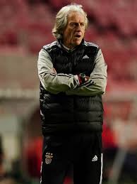 Şu anda portekiz takımlarından sporting 'i çalıştırmaktadır. Mercado Da Bola Jorge Jesus Esta Seguro No Benfica Mesmo Apos Vice