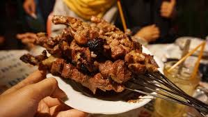 Sate kere yang berdiri sejak tahun 1977, ini dikenal dengan kelezatannya hingga menjadi langganan presiden joko sedangkan sate jeroan rp 3 ribu per tusuknya. Jadi Makanan Terlezat Ke 14 Inilah 5 Jenis Unik Sate Di Indonesia Merahputih