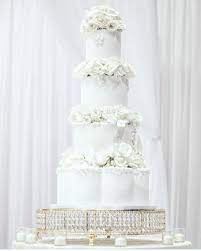 Adding A Bit Of Texture To A Traditional White Wedding Cake Makes All The Difference Thingswo Wedding Cake Decorations Cool Wedding Cakes White Wedding Cake