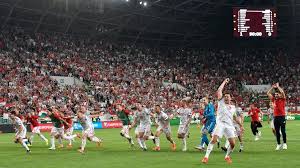 Hátrányból egyenlített a magyar válogatott, amely még első is lehet a csoportjában. 19 00 Ujabb Valtozasok A Magyar Labdarugo Valogatott Kereteben Hungary Sport