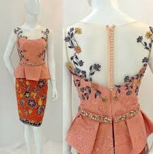 Pin de clara morais em camila cabel. 93 Gambar Model Kebaya Wisuda Depan Belakang Inspiratif