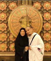 Menurut ezan, mark menerima komen makian daripada netizen di instagram (ig). Walau Beza Agama Isteri Mark Adam Pandai Beli Jiwa Ibu Mentua Siap Jadi Menantu Kesayangan Nona