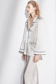 Let S Put Pajamas Back In Bed Man Repeller Odezhda Stil Platya